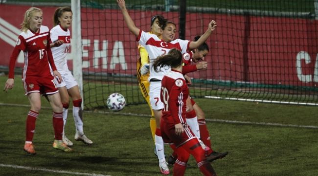 Kadın A Milli Takımı, Rusya'ya 4-2 yenildi