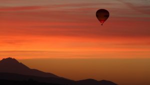Kapadokya'da balonların gökyüzünde muhteşem dansı