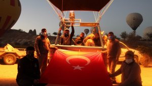 Kapadokya'da gökyüzünde bayram coşkusu