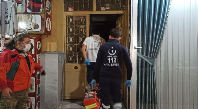 Karantinadaki oğlu ve gelininin ziyaretine gidemediği adam evinde ölü bulundu