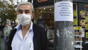 Kaybettiği yeni evinin anahtarını kayıp ilanları ile arıyor