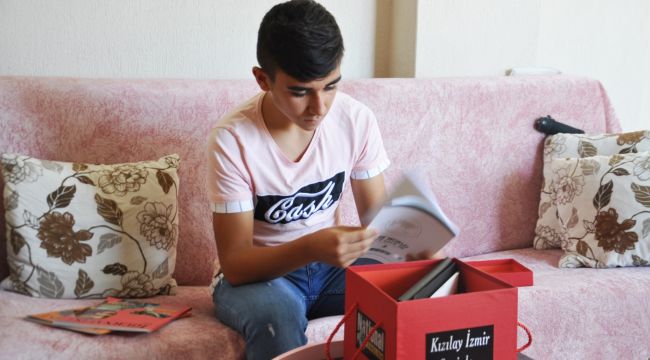 Kızılay İzmir'den 5 bin öğrenciye tablet