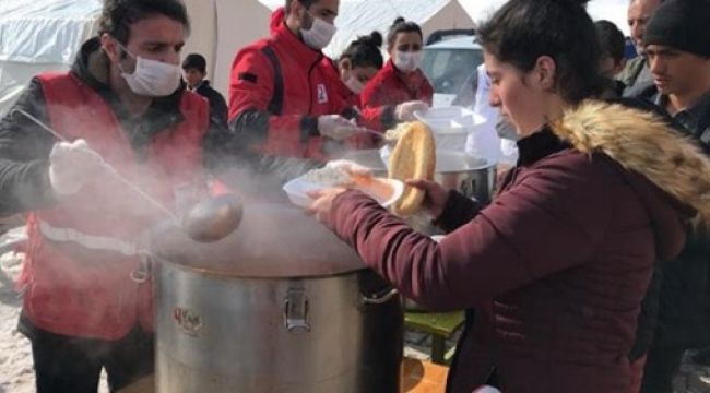 Kızılay İzmir'e 25 bin kişilik mobil mutfak gönderdi