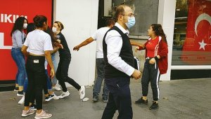 Kızlar saç saça baş başa birbirine girdi