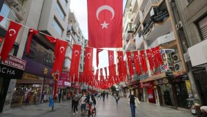 Konak, 29 Ekim Cumhuriyet Bayramı için süslendi