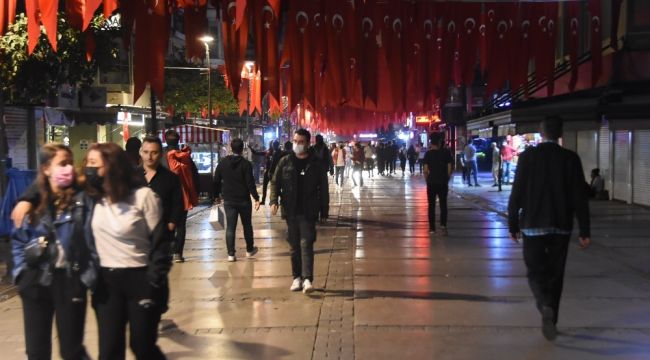 Kordon'da koronaya davetiye çıkartan görüntüler