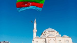 Körfez sokaklarında Azerbaycan bayrakları