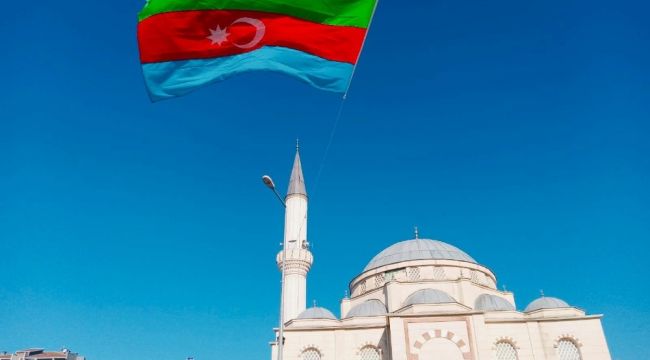 Körfez sokaklarında Azerbaycan bayrakları