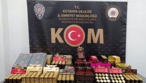 Kütahya'da kaçak cinsel içerikli ürün ele geçirildi