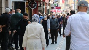Maske takan gençten maske takmayan gençlere tepki