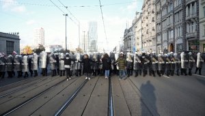 Polonya'da Covid-19 önlemleri karşıtı protestoda 120 gözaltı