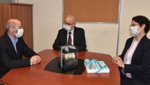 Proje Yönetim Ofisine ödüllü başkan