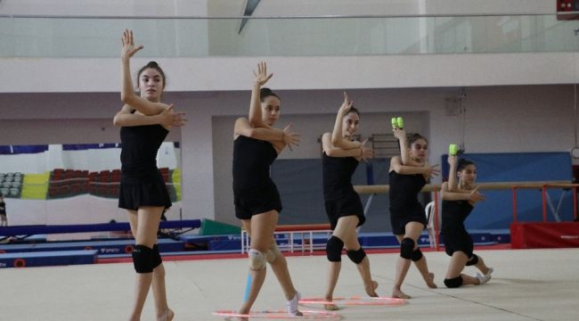Ritmik Cimnastik Büyükler Milli Takımı, Mersin'de kampa girdi