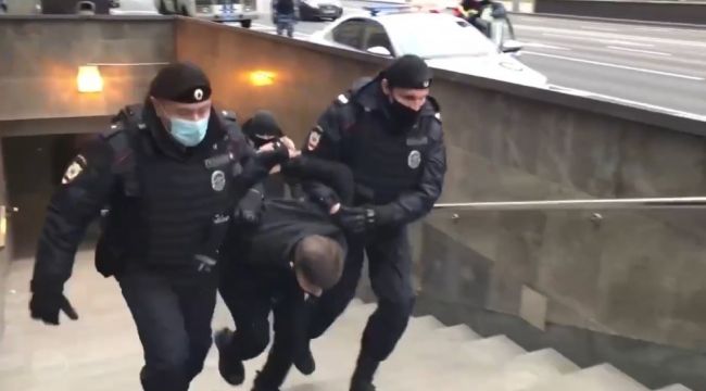 Rusya'daki Müslümanlardan Fransa karşıtı protesto
