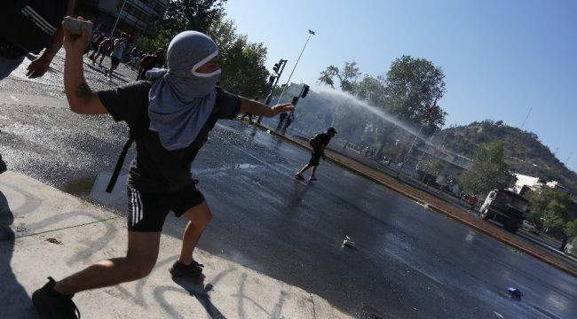 Şili'de referandum öncesi halk sokaklara döküldü