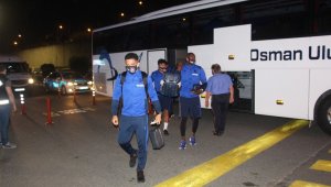 Trabzonspor, Fenerbahçe maçı için İstanbul'a gitti