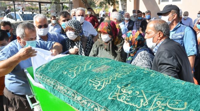Tren kazasında ölen dayı yeğen toprağa verildi