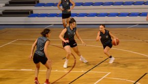 Turgutlu Belediye Kadın Basketbol Takımı parkeye indi