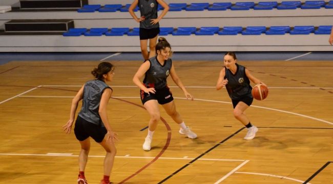 Turgutlu Belediye Kadın Basketbol Takımı parkeye indi