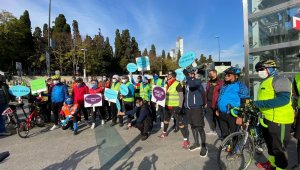 300 bisikletli "Barikatsız Dünya" için pedal çevirdi