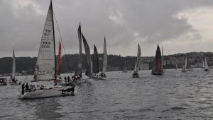 500 yelkenci İstanbul Boğazı'nı görsel şölene dönüştürdü