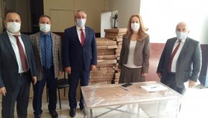 532 öğrenciye çalışma masası