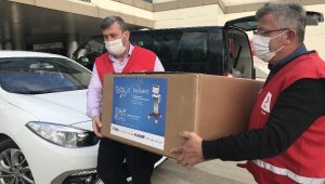 94 yaşındaki emekli öğretmen birikimi ile 5 solunum cihazı aldı