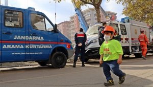 98 santim boyu ile arama kurtarma ekibine katıldı