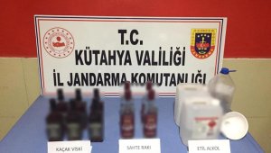 Altıntaş'ta sahte içki operasyonu: 2 gözaltı