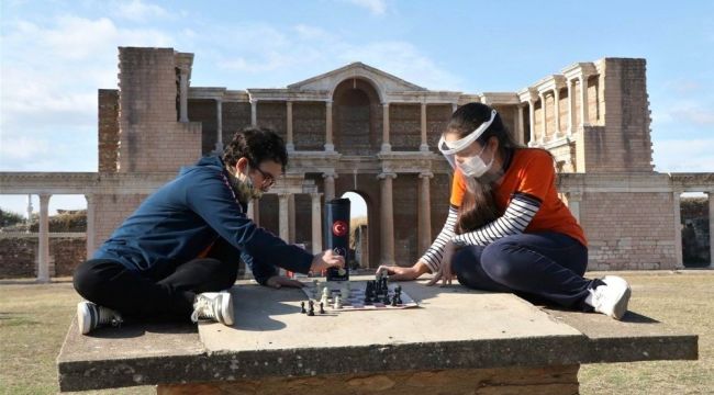 Antik kentte satranç turnuvası