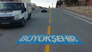 Asfaltı tamamlanan ilçe yollarının son rötuşları yapılıyor