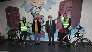 Atatürk'ün izlerini bisikletle takip ediyorlar