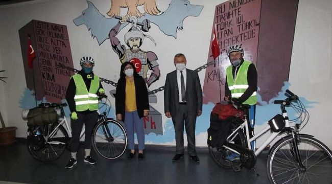 Atatürk'ün izlerini bisikletle takip ediyorlar