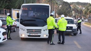 Ayvalık'ta trafik polislerinden Covid19 savaşı