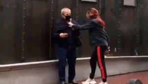 Babası yaşındaki adamı tekme tokat dövdü