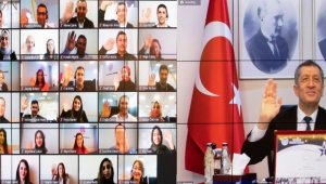 Bakan Selçuk'tan dünya ikincisi MEBİM'E kutlama