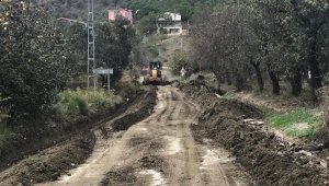 Balıkesir Büyükşehir yağışlardan zarar gören yolları onardı