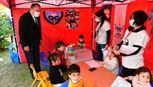 Başkan Gümrükçü Ata'yı deprem mağduru çocuklarla andı