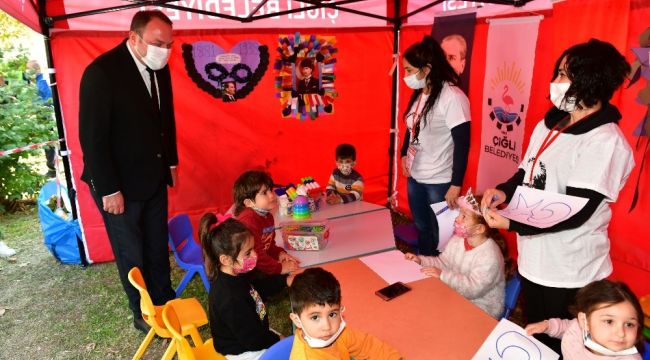 Başkan Gümrükçü Ata'yı deprem mağduru çocuklarla andı