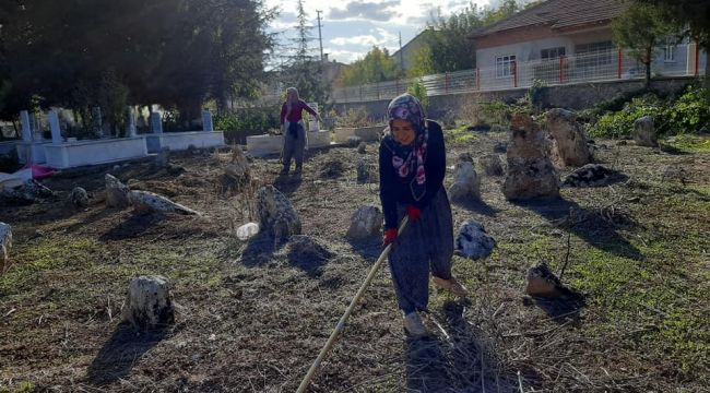 Belediye bakımını yapmayınca devreye kadınlar girdi