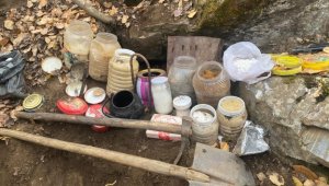 Bitlis'te terör örgütünce toprağa gizlenmiş yaşam malzemesi ele geçirildi