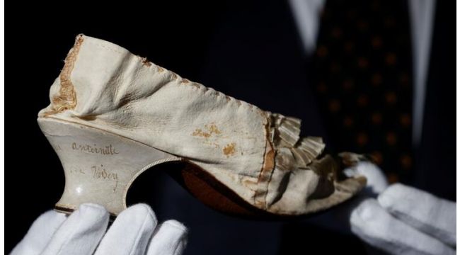 Bu ayakkabı 43 bin 750 euroya satıldı