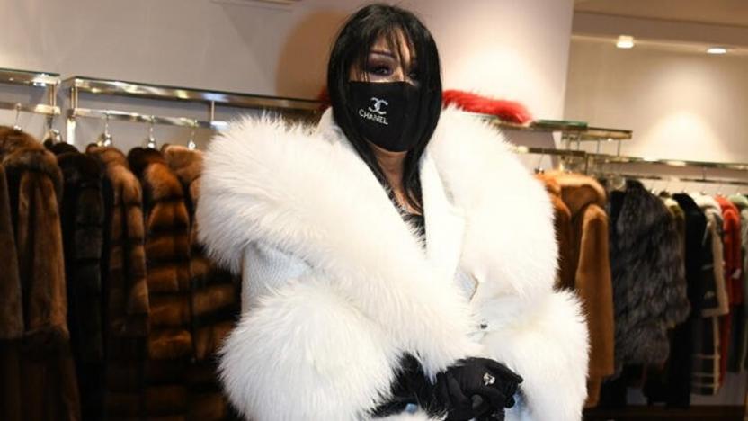 Bülent Ersoy'un kürklerini kabul etmediler