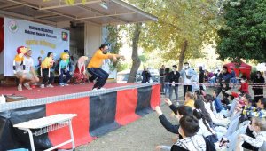 Çadır kentte çocuk tiyatrosu