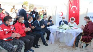 Çadır kentte dünyaevine girdiler