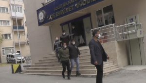 Çaldıkları kasayı el arabasıyla taşıdılar