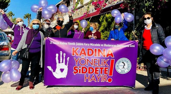 Çeşme'de mor balonlar gökyüzüne salındı
