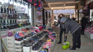 Çevre düzenlemesi yapılan çarşıda esnafın toz isyanı