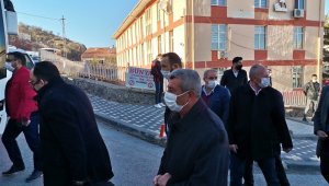 CHP'nin mahkemeye verdiği şehit babasının davası ertelendi