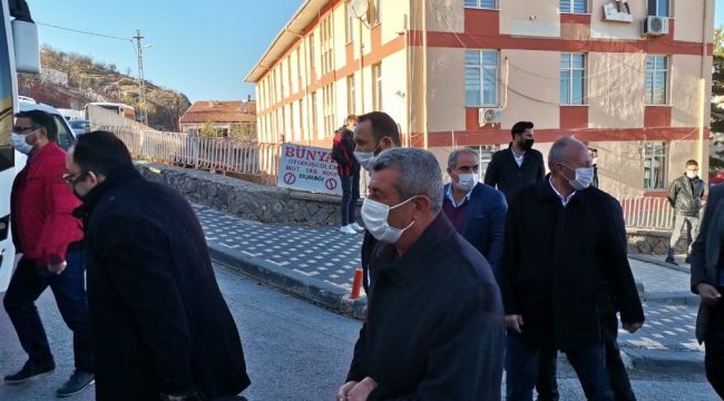 CHP'nin mahkemeye verdiği şehit babasının davası ertelendi